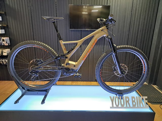 Levo E-MTB €3200,-